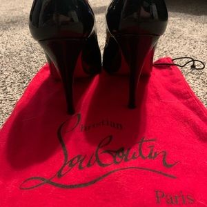 Round point patent leather